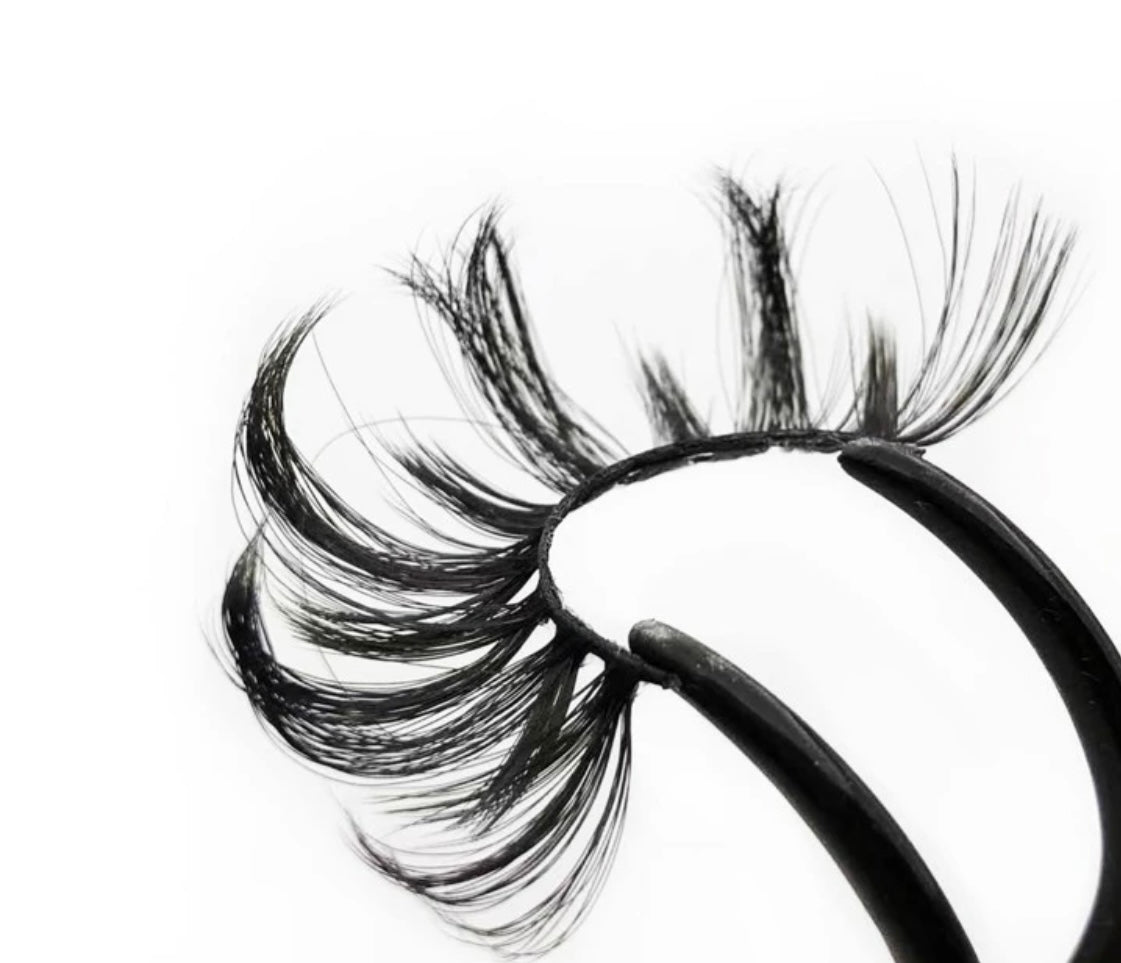 Fanned Out Lashes