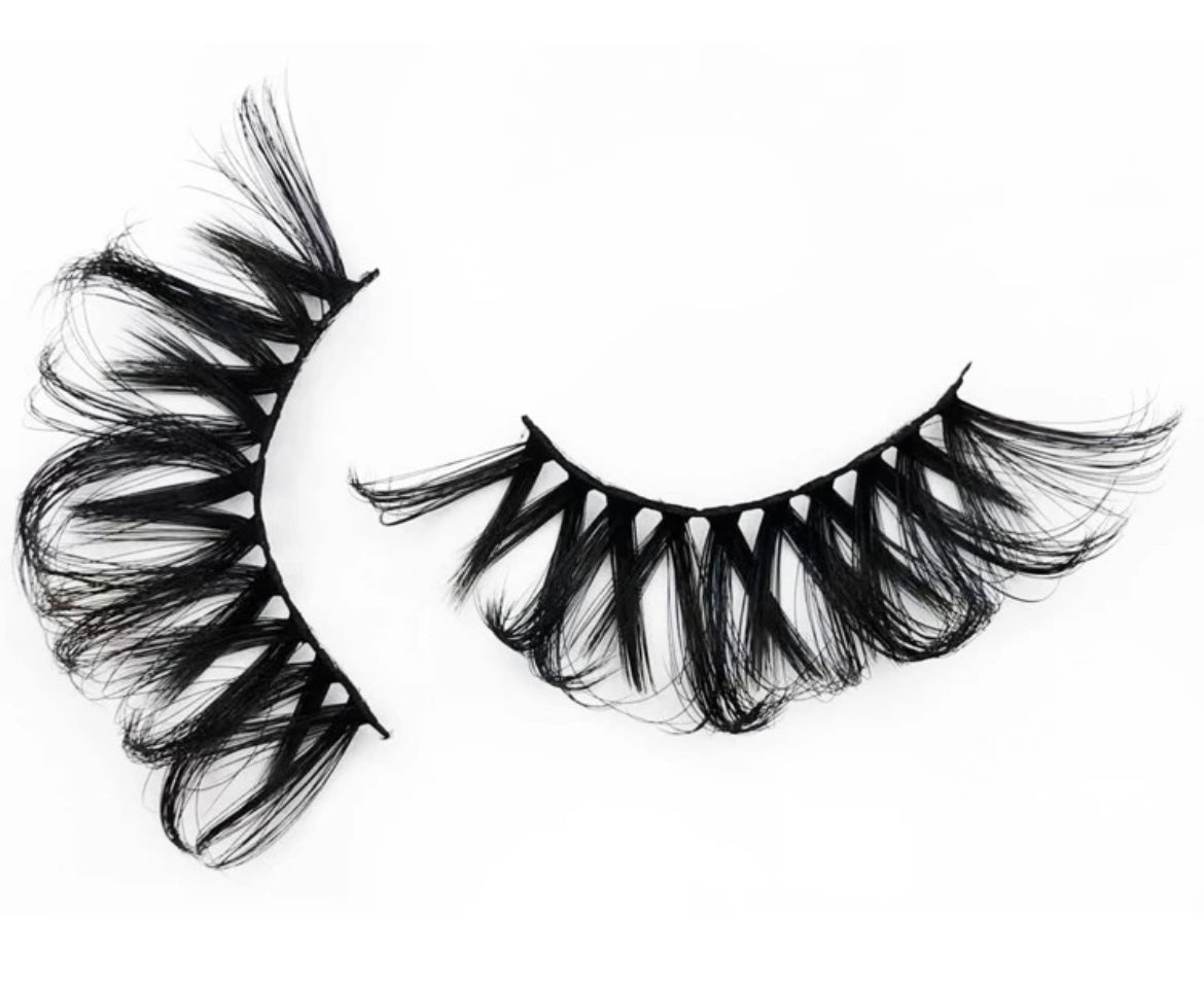 Fanned Out Lashes