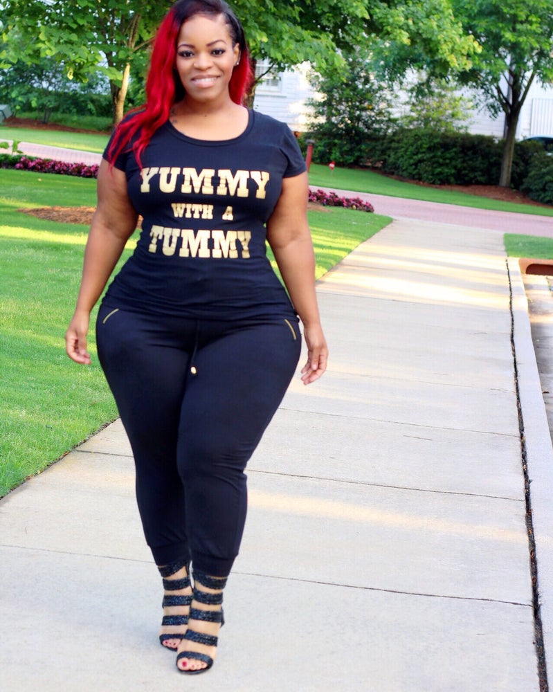 Yummy With A Tummy tee-Black